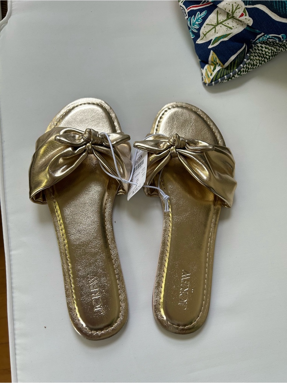 Gold bow flip flops J.Crew NWT - Picture 3 of 8